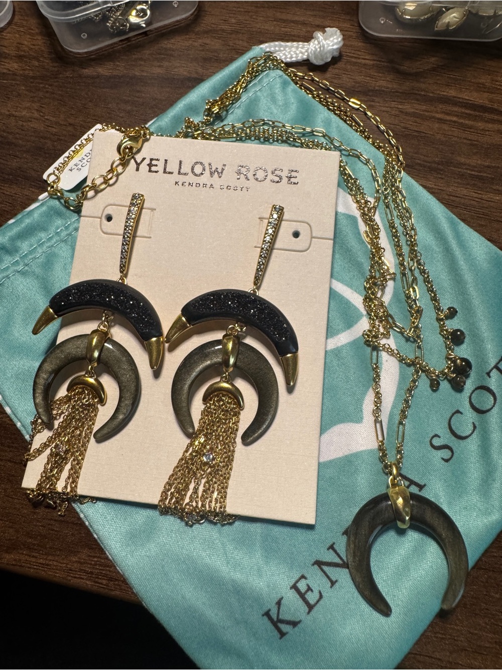 NWT Kendra Scott Lainey Wilson Earrings with Matching Necklace Set